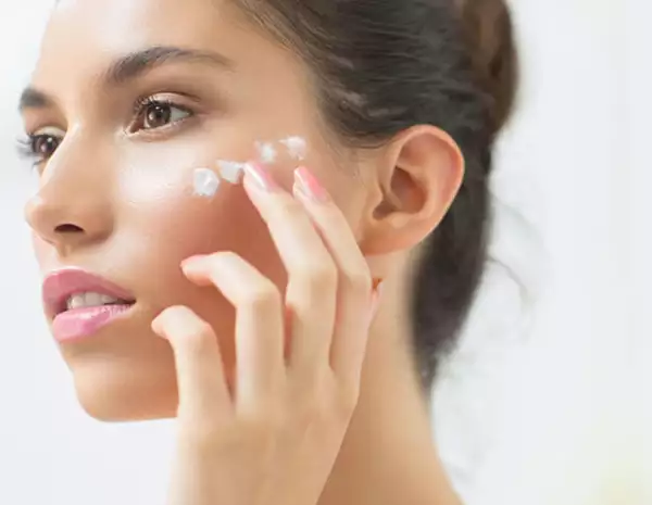 La crema de cuerpo nunca debe ser usada como crema de cara.