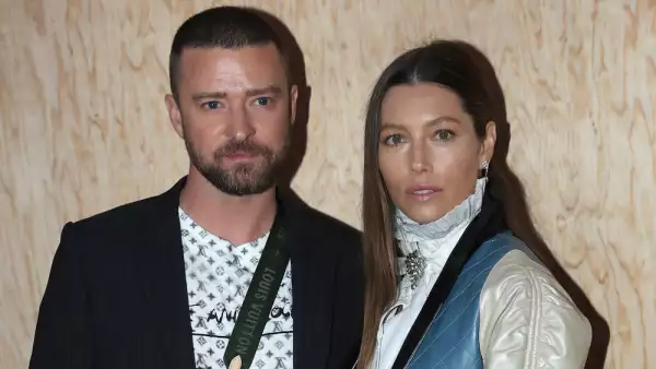 Louis Vuitton : Front Row - Paris Fashion Week - Womenswear Spring Summer 2020