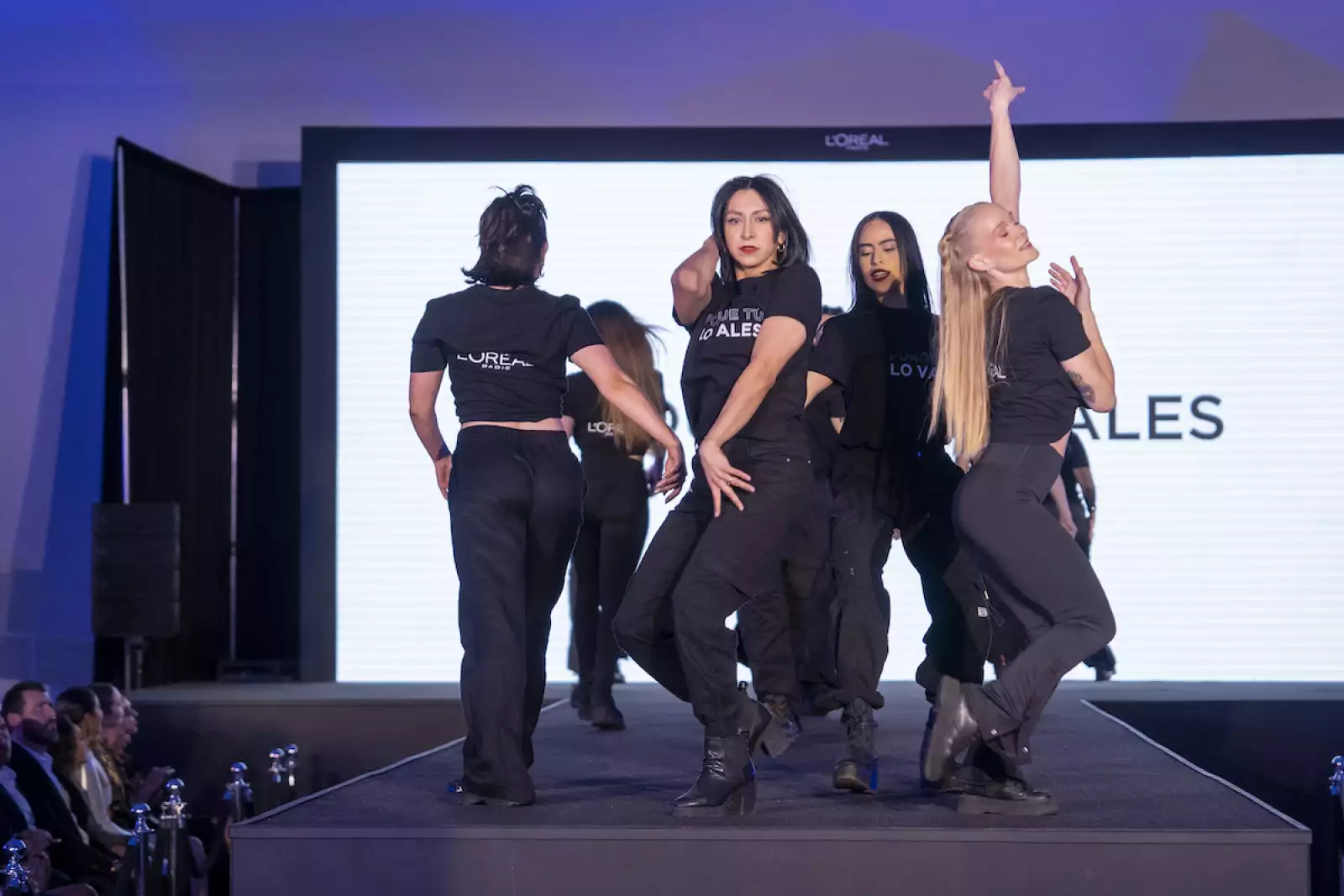 Todas las participantes en la pasarela lucieron un look increíble con maquillaje de L'Oréal Paris.