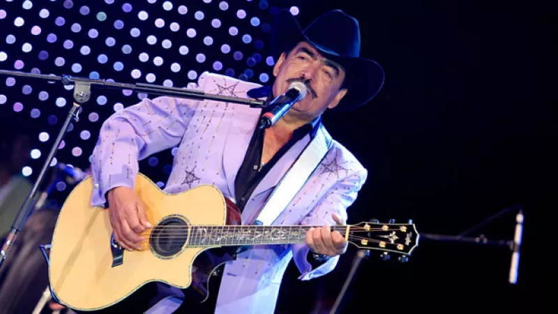 Joan Sebastian cantando