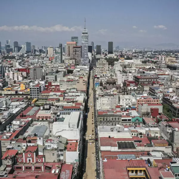 La calle de Madero y la Plancha del Zócalo fueron cerradas para prevenir contagios de Covid-19 en la capital del país.