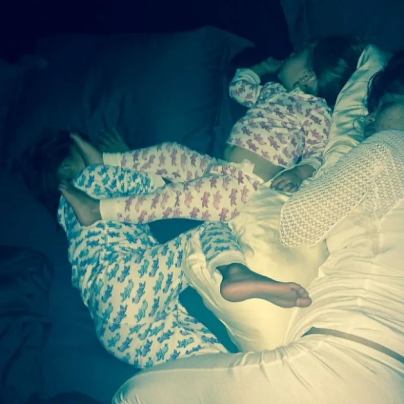 Con su tercer embarazo, la pareja de Scott Disick tiene que tener mucho descanso y qué mejor que sus pequeños la acompañen, todo capturado para Instagram.