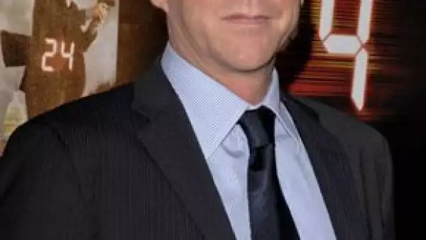 El actor obtiene ganancias de 548 mil dólares por cada capítulo que realiza de la serie &#3924&#39, le sigue Hugh Laurie con 401 mil dólares por episodio de &#39Dr. House&#39.