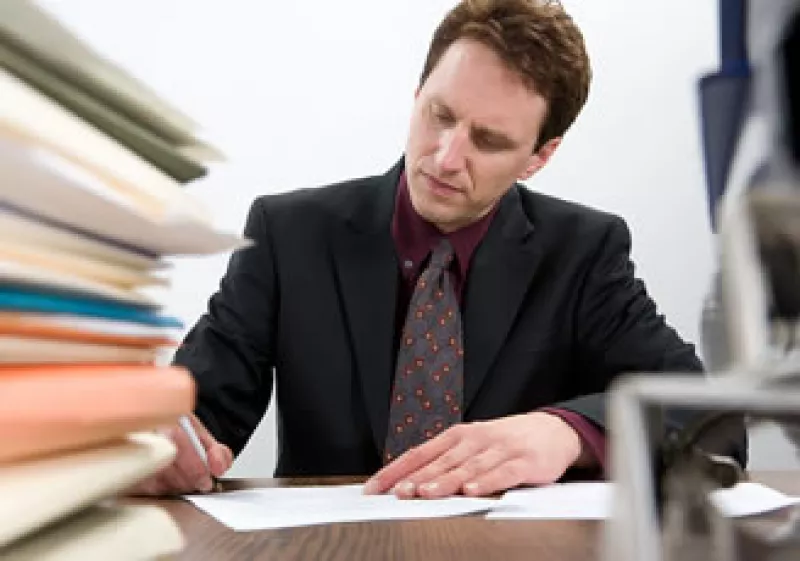 Las compañías pueden aumentar los ingresos de sus colaboradores mediante prestaciones sin aumentar sus gastos. (Foto: Jupiter Images)