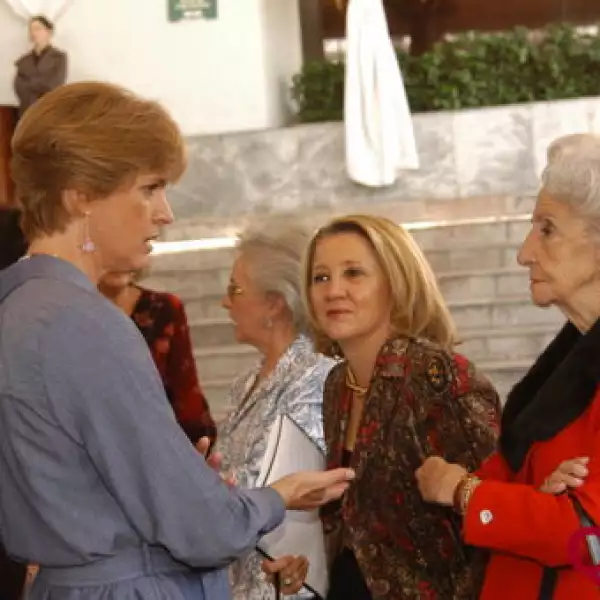 Maria Andrea de Navarro, Victoria Flores, Victoria Amieva