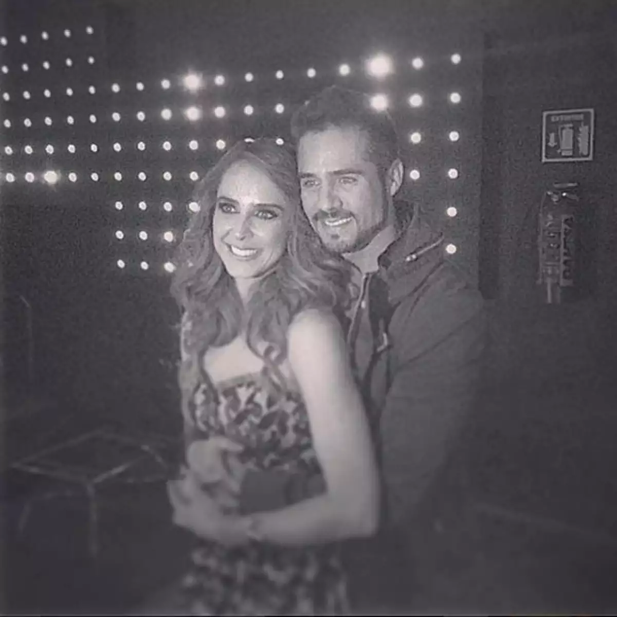 Ahora fue la cantante quien expuso publicamente sus sentimientos hacia su pareja durante la presentación de su disco titulado Amanecer.