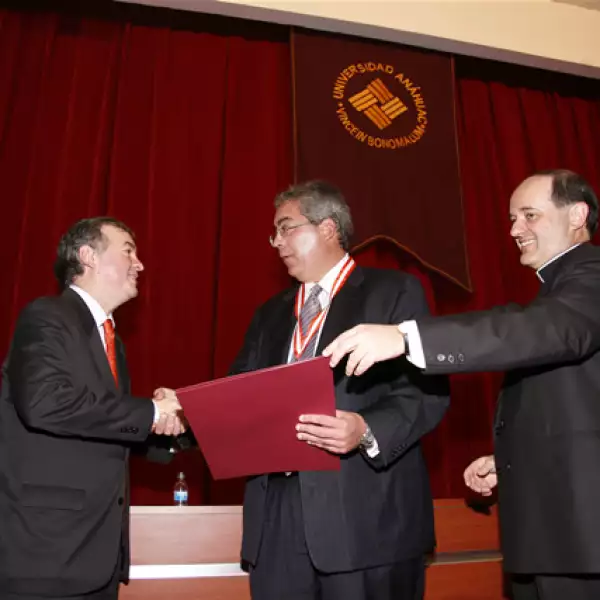 Medalla Anáhuac  a José Antonio Alonso