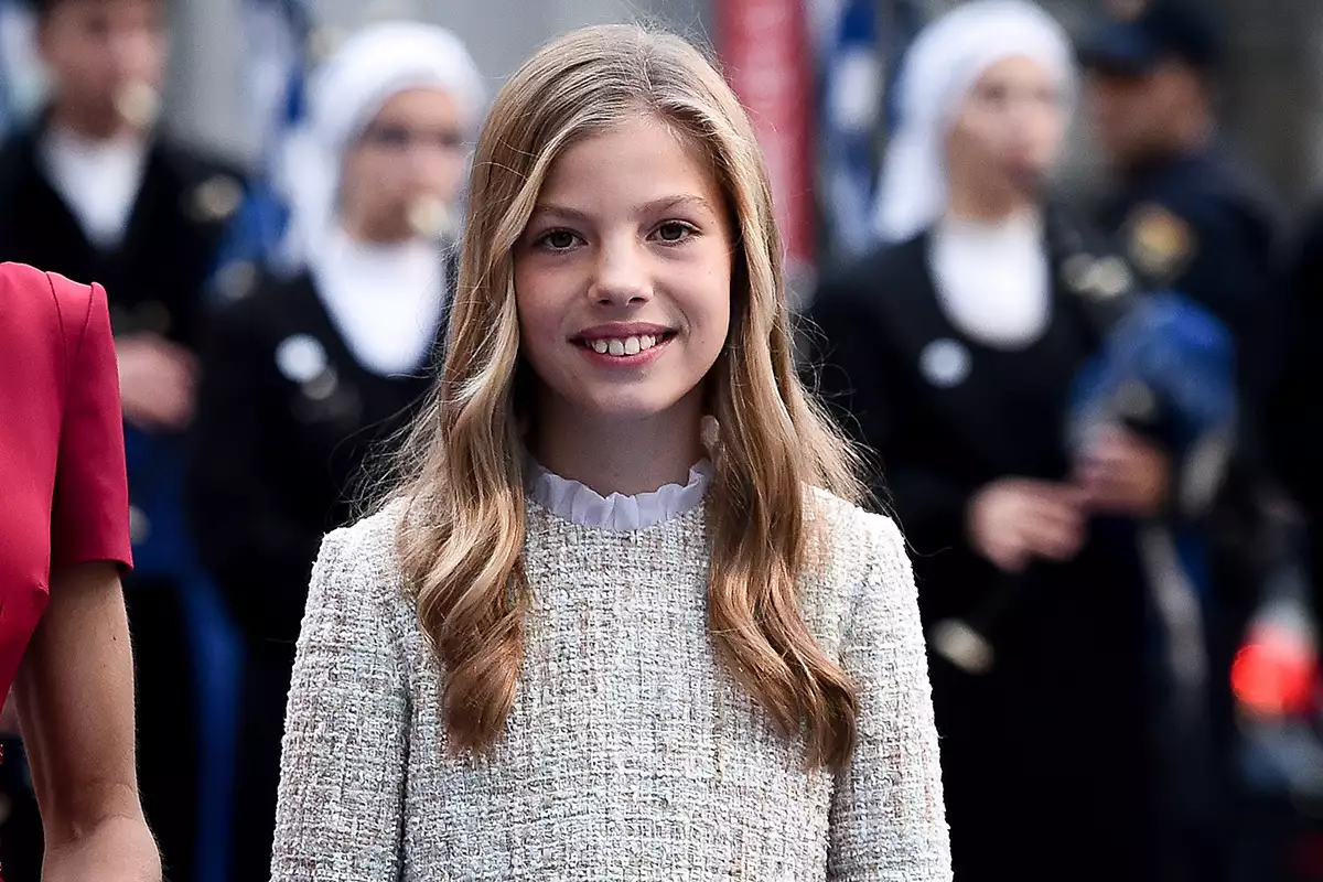 La infanta Sofía de España estrena sonrisa, su hermana Leonor aún está en proceso