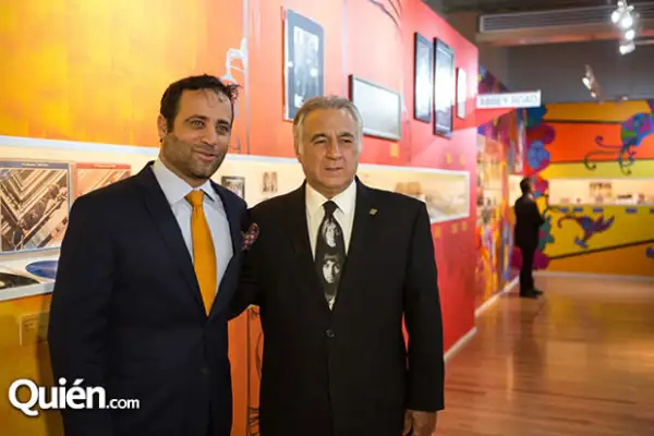 Bobby Slim y Miguel Ángel Torruco durante el recorrido de la exposición.