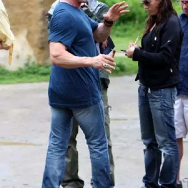De nuevo en acción. Sylvester Stallone revive sus días de estrella en el set de la película “The Expendables”, en Río de Janeiro, Brasil.