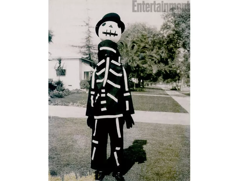 Viendo sus películas uno se imaginaría que el director vivió una infancia oscura y aterradora, pero la realidad es una muy distinta a lo que su imaginación nos deja ver.