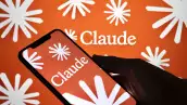 Anthropic, la startup dueña de Claude, quiere poner reglas a la IA, pero su postura ya la enfrenta con Trump