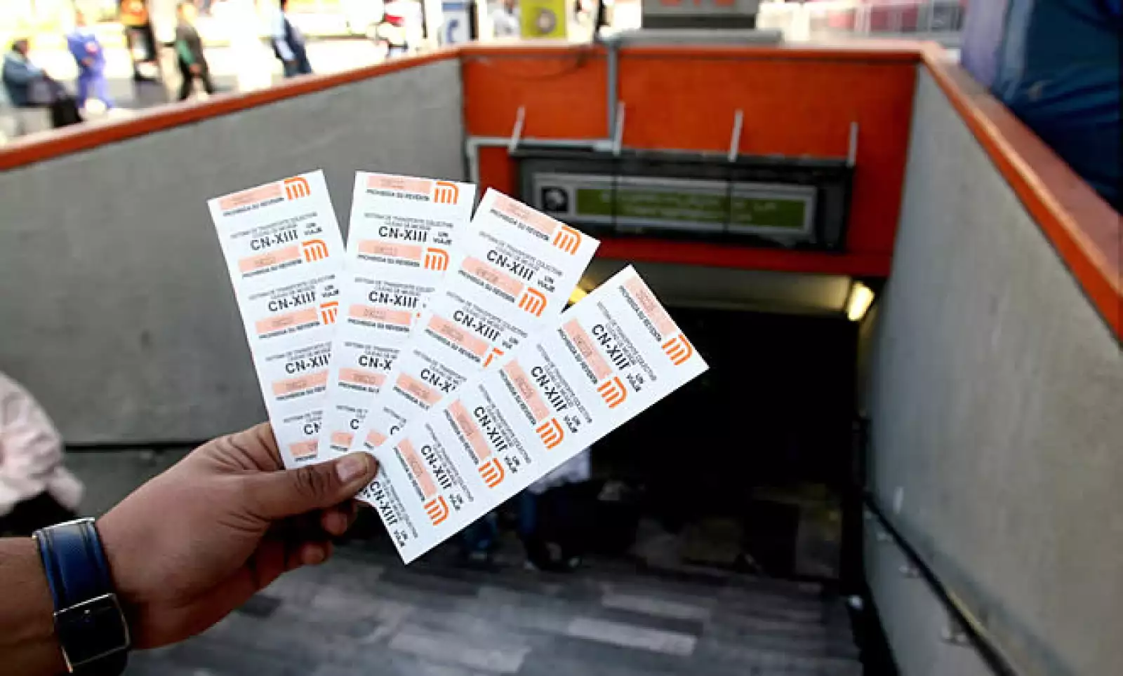 Al iniciar el 2010, los precios del Metro, la tortilla cambiaron de 2 a 3 pesos y de 8.50 a 9 pesos; a eso se le sumará el incremento de impuestos como el IVA y el IEPS.