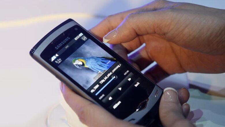 La firma de electrónicos de origen coreano, Samsung, lanzó al público smarthphones para volver a luchar por el mercado de la telefonía celular. En la imagen, móvil Wave con acceso a Internet vía wireless y 3G.