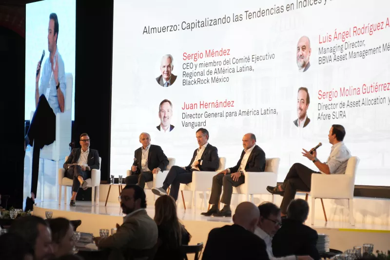 Mercados emergentes levantan la mano para atraer inversionistas