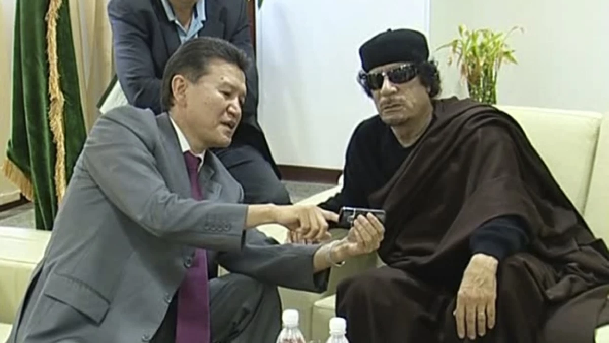 Gadhafi - presidente Federación Internacional de Ajedrez