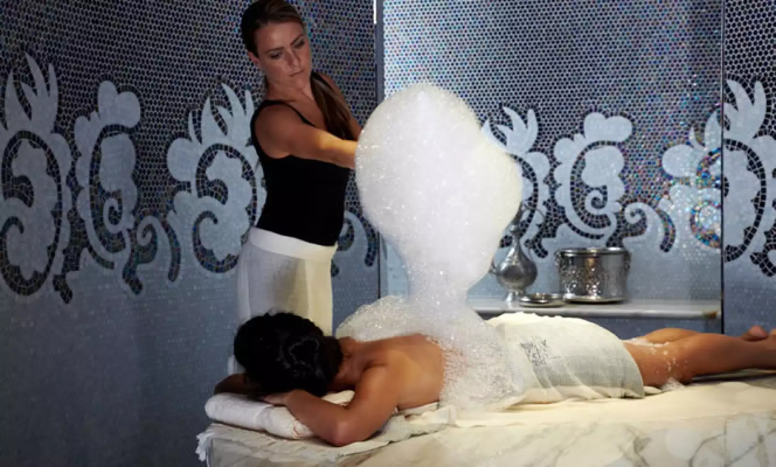 The Spa at Trump,  diseñado por el arquitecto DiGuiseppe y galardonado por sus destacados servicios, atrae por ser el primer Hammam de lujo de Nueva York.