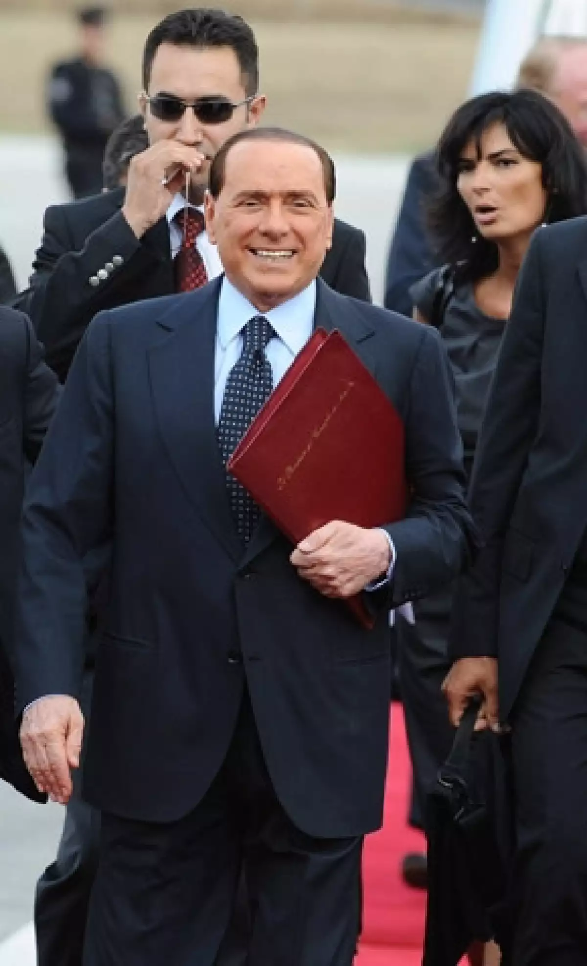 La versión italiana de la revista Rolling Stone seleccionó al primer ministro italiano por ser un personaje distinguido durante el año por su carácter y temperamento `decididamente rock & roll´.