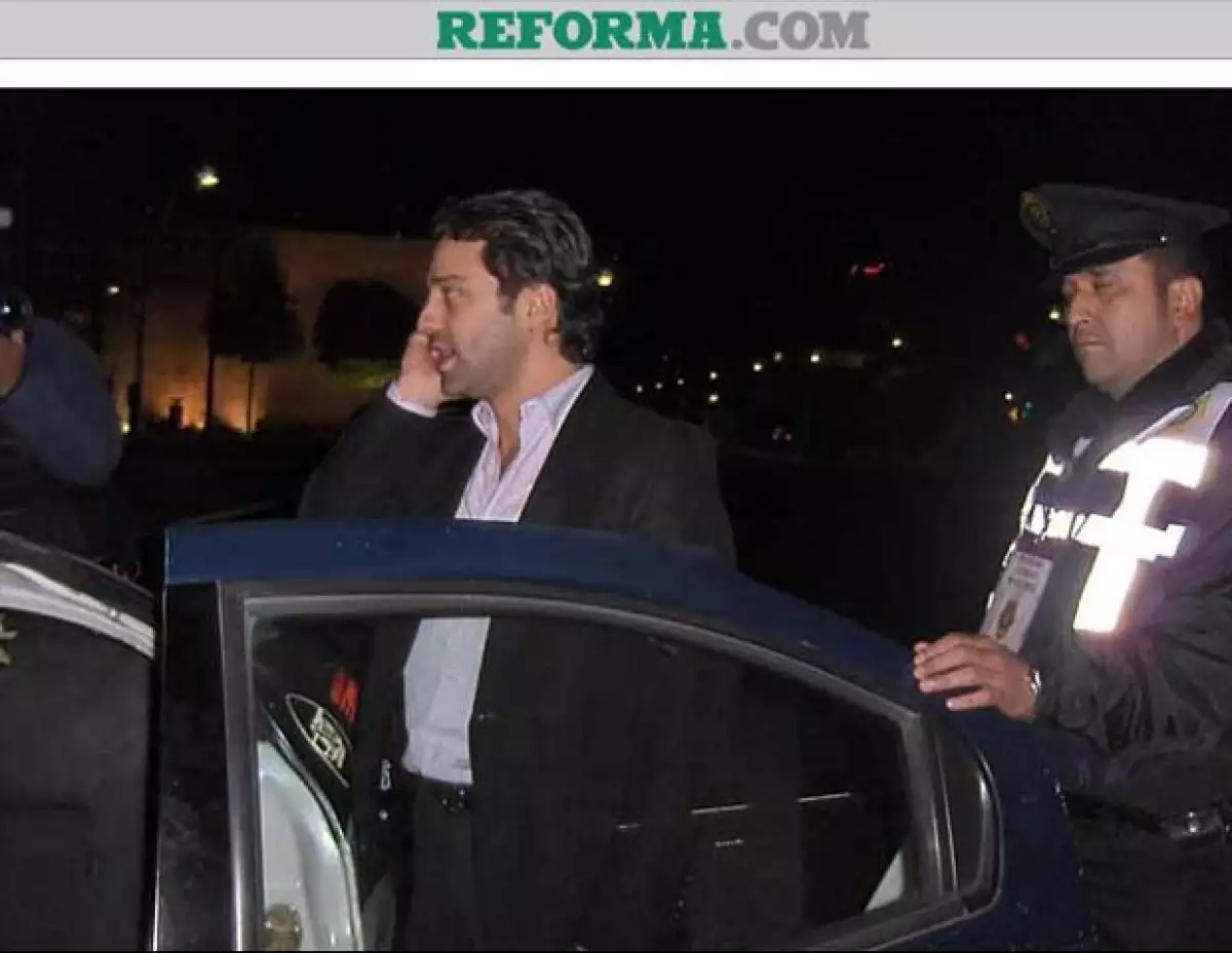 A bordo de una camioneta negra, el actor y cantante fue detenido en un punto del Programa Conduce sin Alcohol y posteriormente al Centro de Sanciones Administrativas conocido como &#39El Torito&#39.