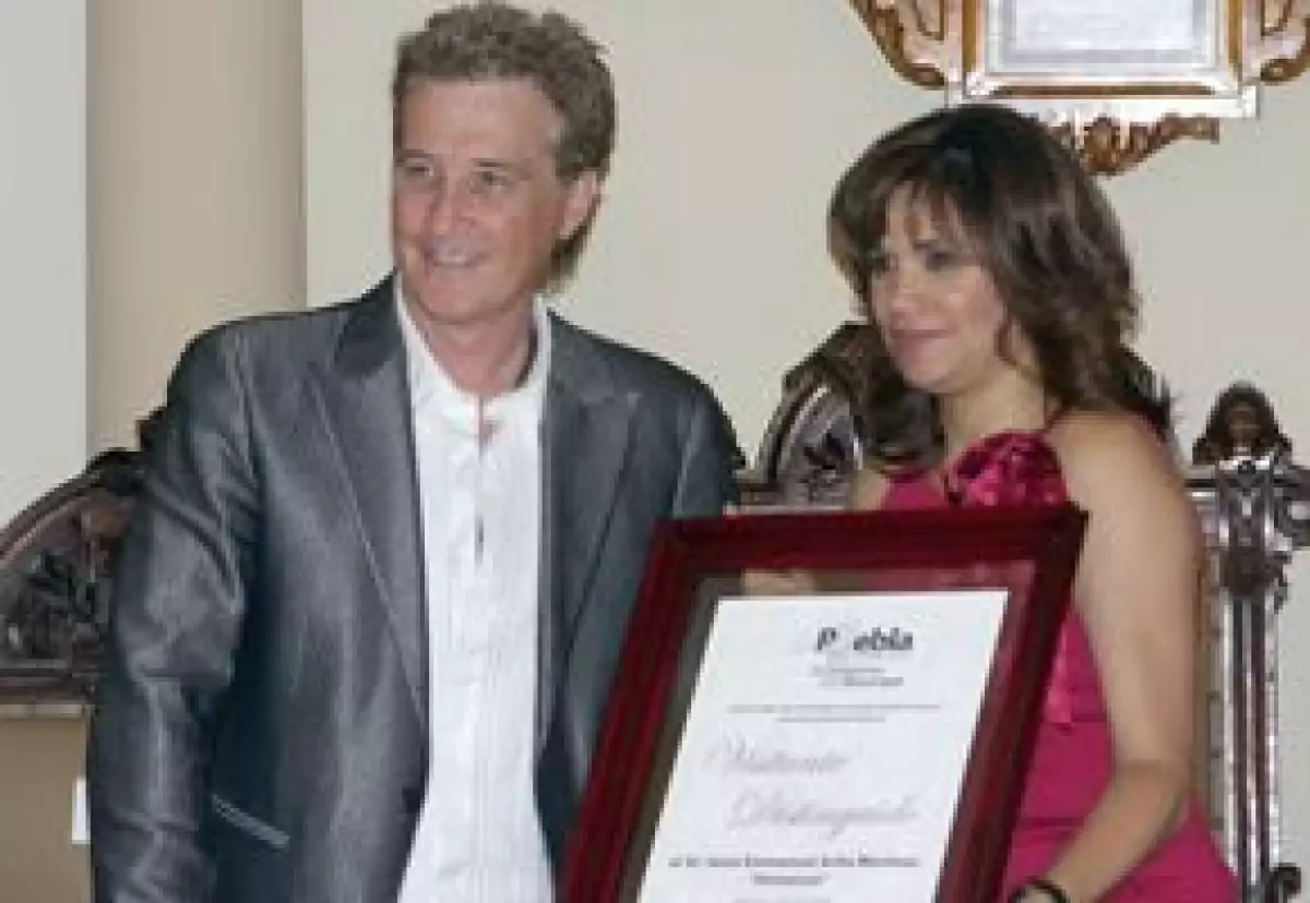 El cantante fue reconocido en el Día de la Familia y dijo que espera que el país mantenga esa unión y valores que significan el núcleo de la sociedad mexicana al fortalecer el amor, con ética y moral.