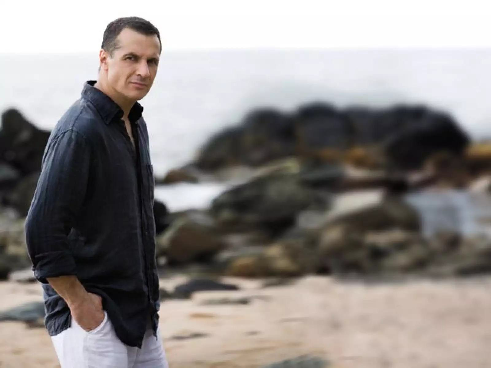 Antonio Pando, de 45 años, es originario de Guadalajara pero vive en Veracruz y ocupa el puesto de Director Regional de Liverpool.