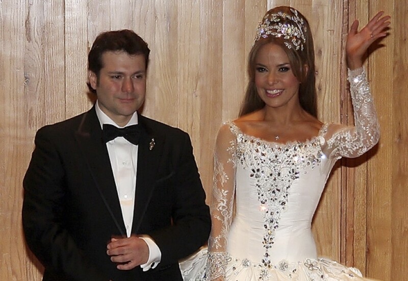Gloria y Armando se casaron en 2009 y ahora tienen un hijo. La pareja se conoció durante el tiempo en que la cantante estuvo en prisión..