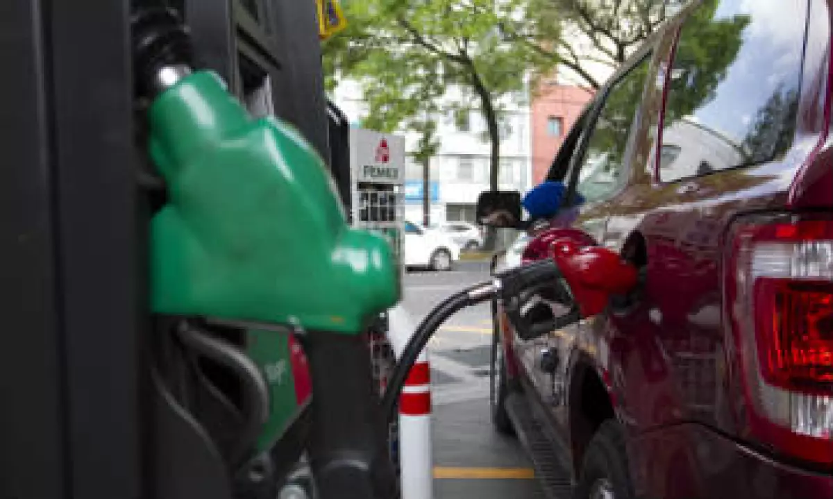 Un vehículo de transmisión manual usualmente consume menos combustible.(Foto: Cuartoscuro/archivo )