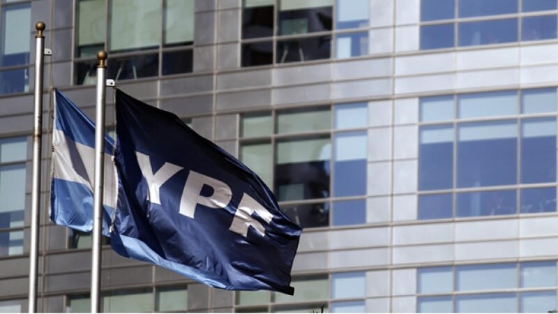 bandera de YPF en Argentina
