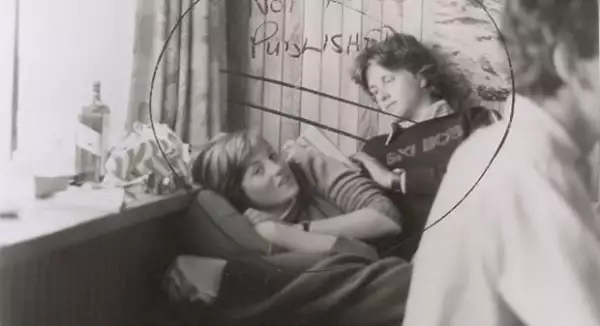 Aunque se prohibió que esta foto fuese publicada, los medios la sacaron pues fue tomada días después de que se anunciara el compromiso de Diana con Carlos.