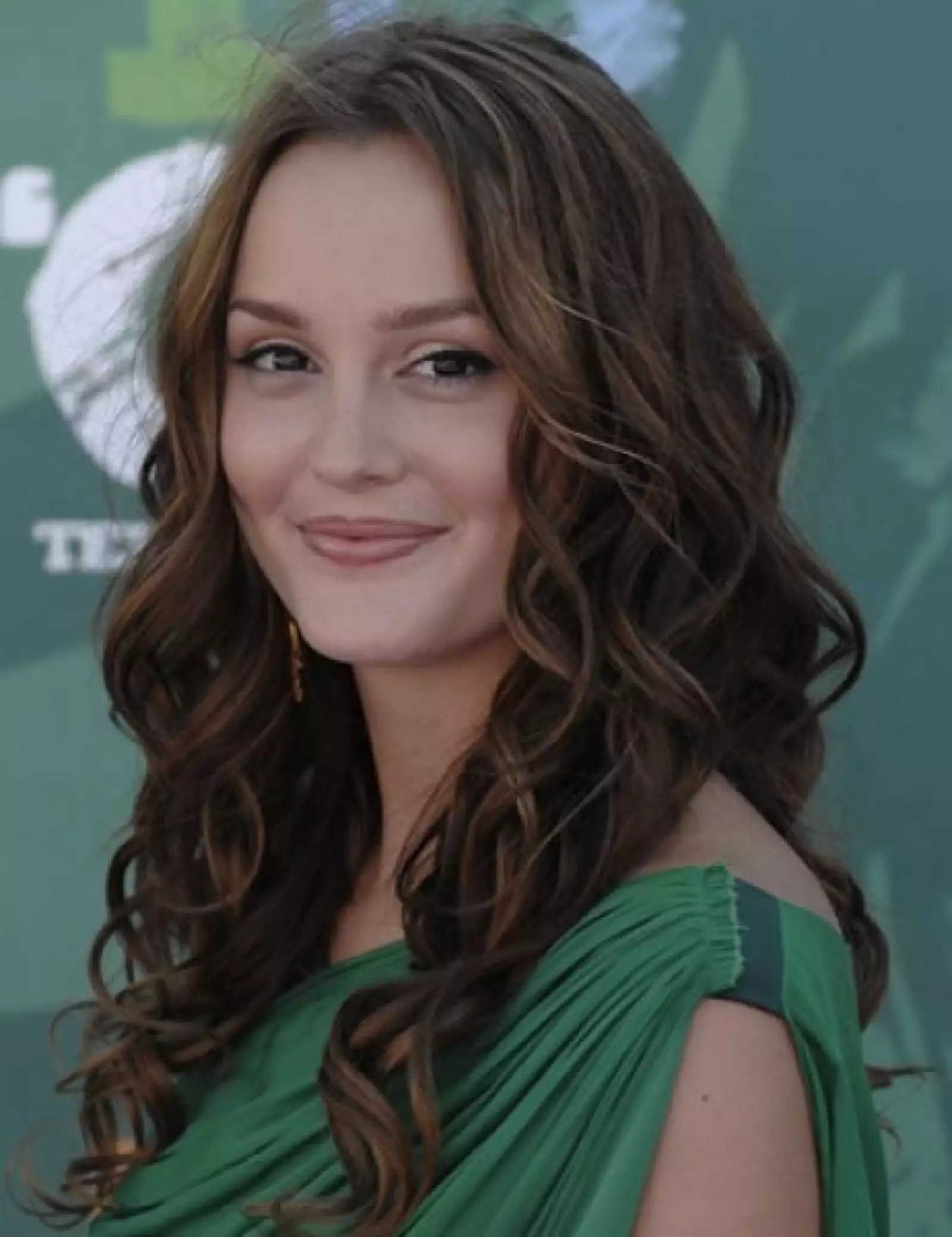 La estrella de la serie Gossip Girl, Leighton Meester, comparte con su personaje el color de pelo, y le deja a Blake Lively el papel de la rubia despampanante. Curiosamente, quien se lleva el show es la morena.