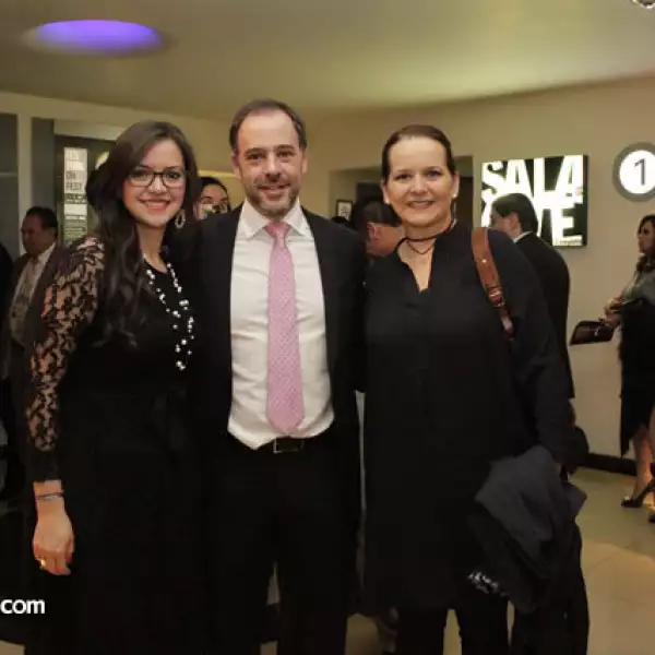 Abril Olmos,Santiago Kuribreña,Gisela Noble