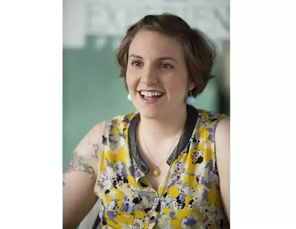 Lena Dunham usa los comentarios positivos y negativos que recibe de la serie en las redes sociales para escribir nuevas ideas y crear contenido para la historia.
