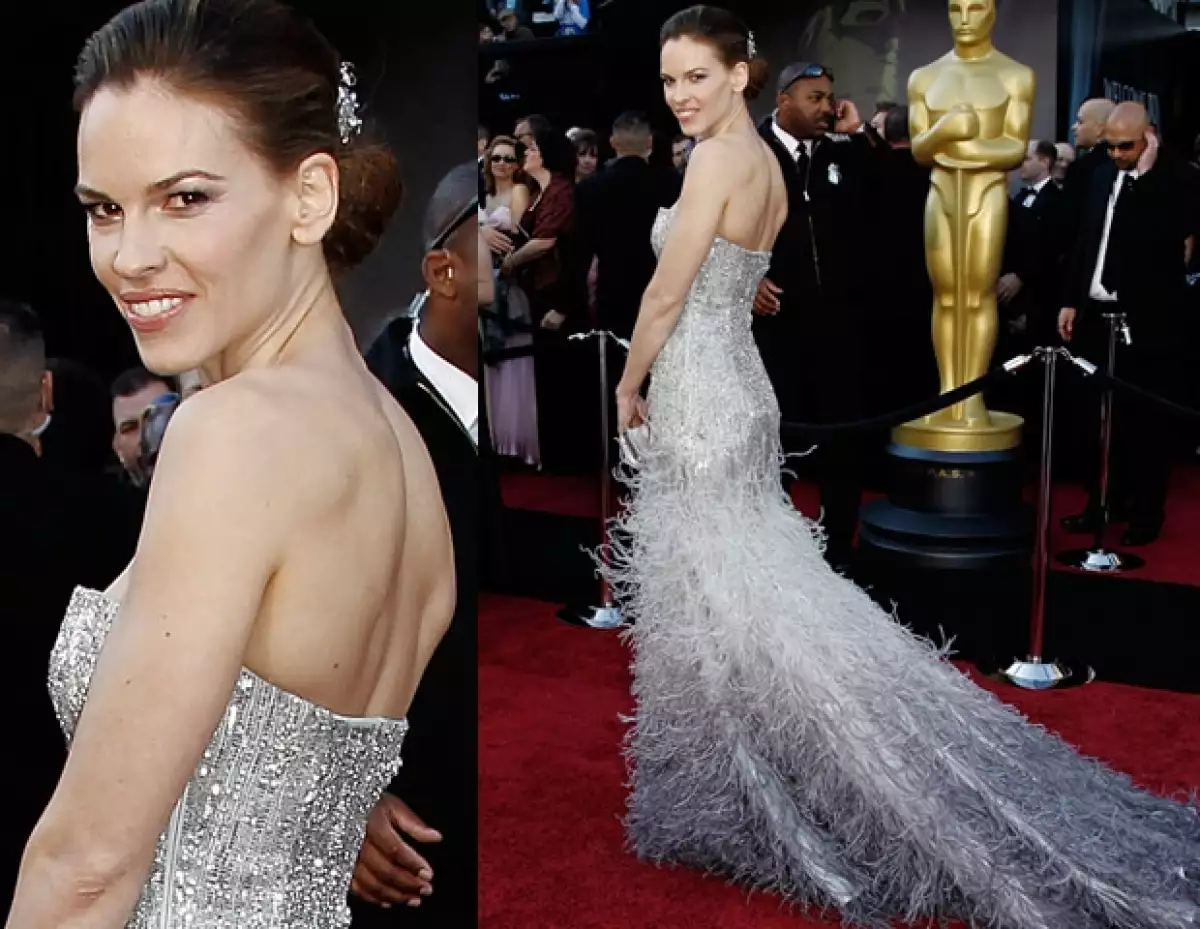 La actriz, quien ya tiene dos Oscar en casa, usó un vestido plateado de Gucci.