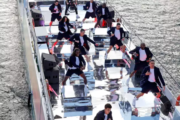 "Balmain Sur Seine" Performance In Paris