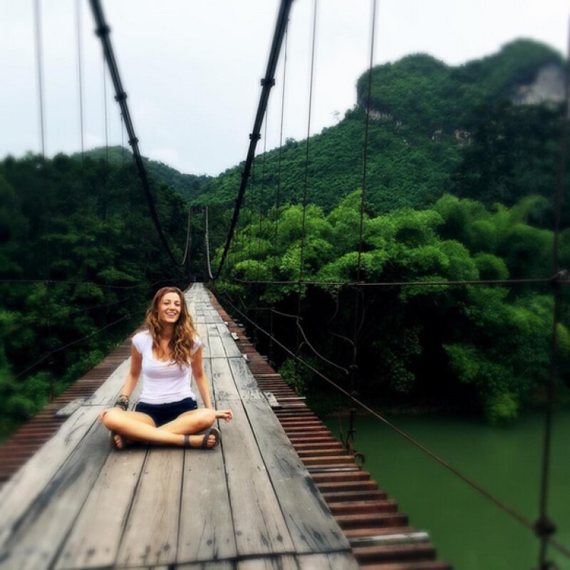Blake Lively subió a su cuenta de Instagram una foto presumiendo su nuevo tono bronde.