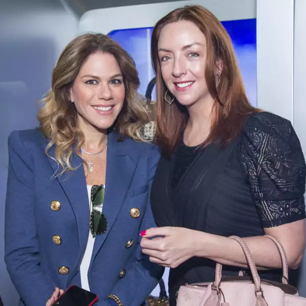 Jenny Devlyn, Ana Álvarez Morfi