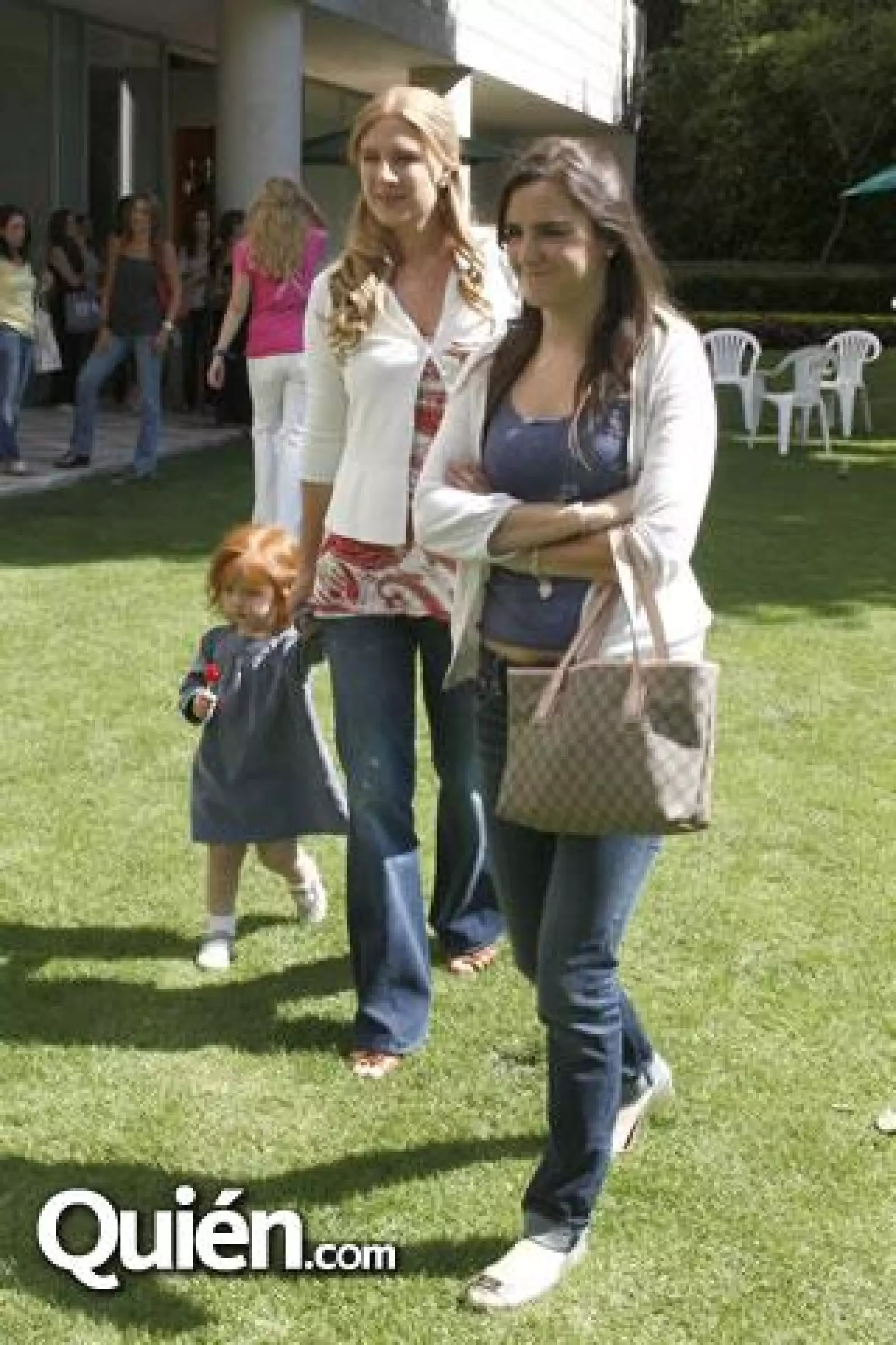 Priscila Muñiz,Lidia Gómez y Regina de Ovando