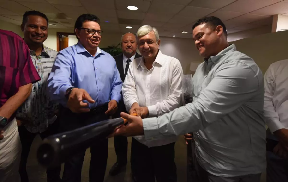 AMLO y Fernando Valenzuela