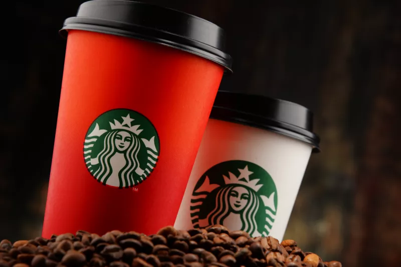 Alsea tiene 746 cafeterías Starbucks en México. (iStock)