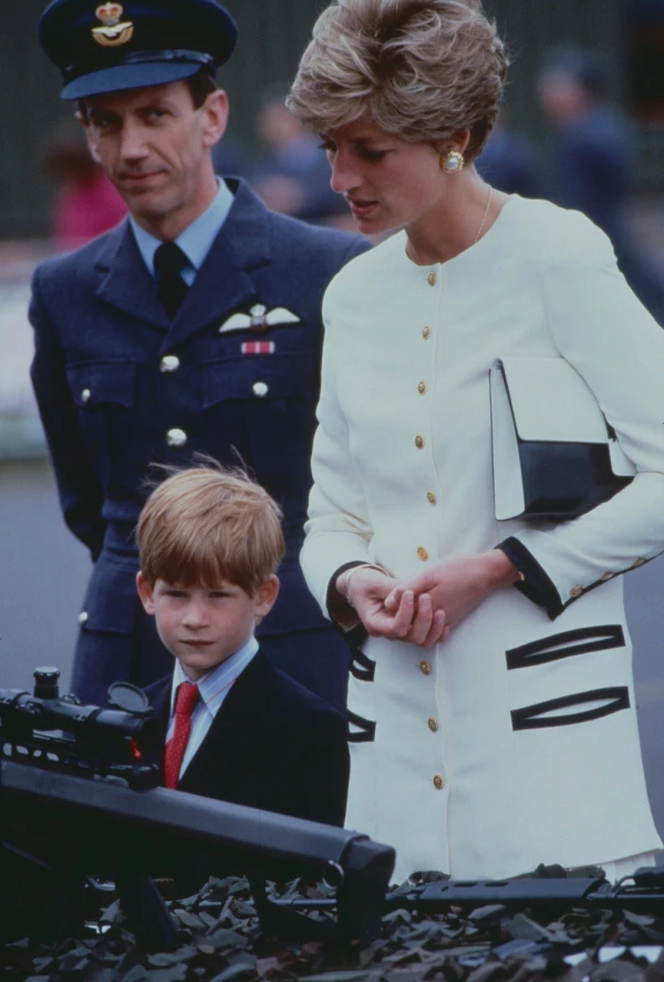 Príncipe Harry y la princesa Diana
