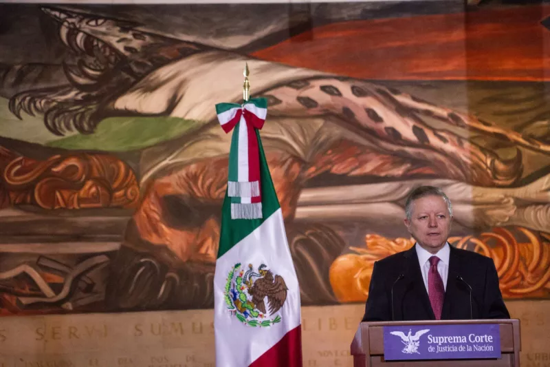 CIUDAD DE MÉXICO, 10OCTUBRE2019.- Arturo Zaldívar Llelo de Larrea, Magistrado Presidente de la Suprema Corte de Justicia de la Nación, ofreció una conferencia de prensa esta tarde en los murales de la SCJN. No quiso responder nada en referencia a la renuncia del Magistrado Eduardo Medina Mora.
FOTO: VICTORIA VALTIERRA /CUARTOSCURO.COM