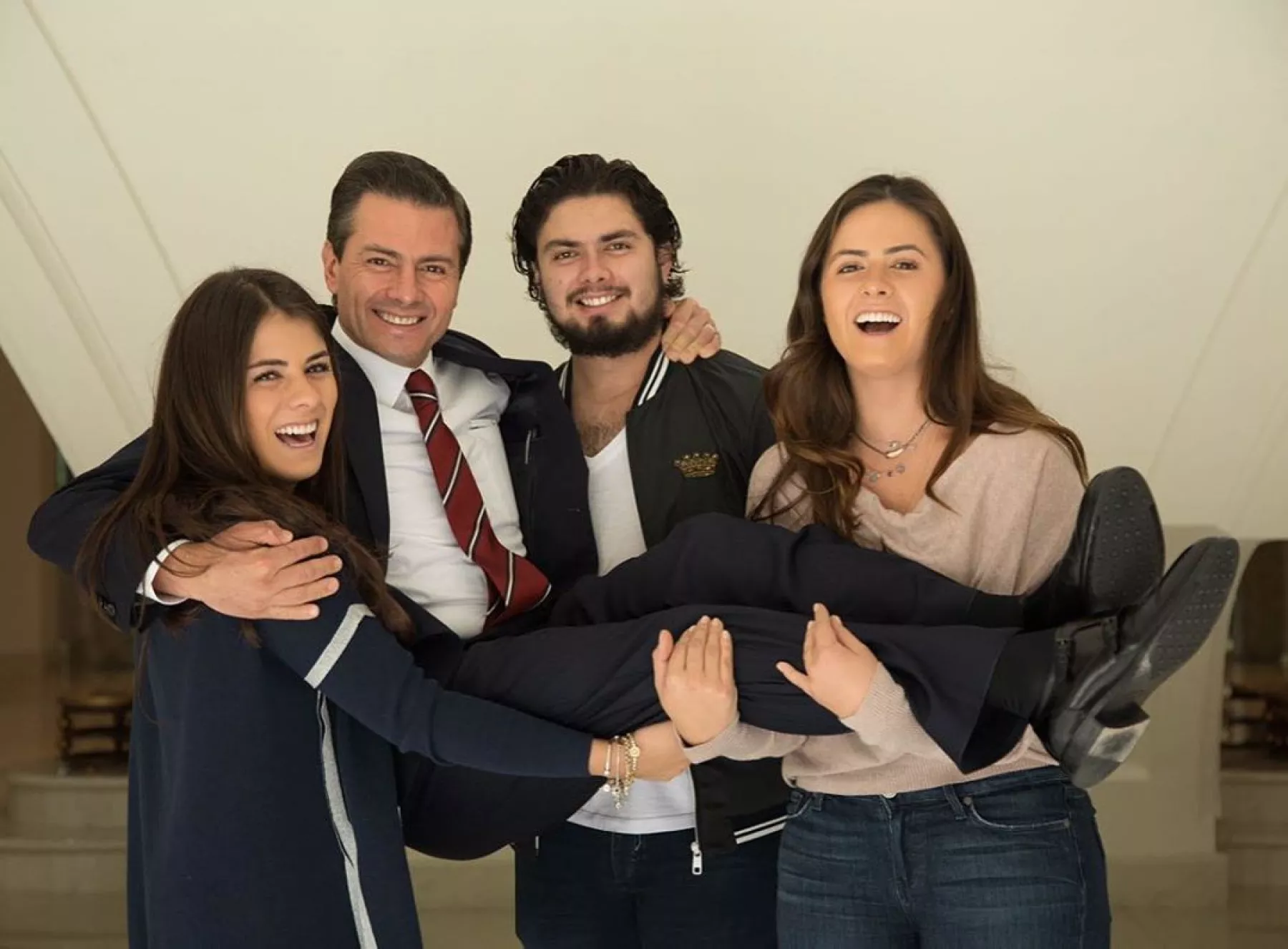 Enrique Peña Nieto y sus hijos, Paulina, Nicole y Alejandro Peña