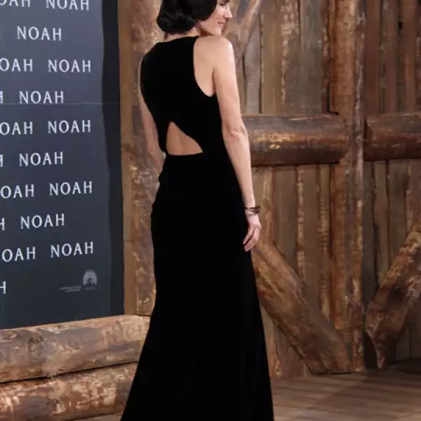 El back cut out le da un toque moderno al vestido.