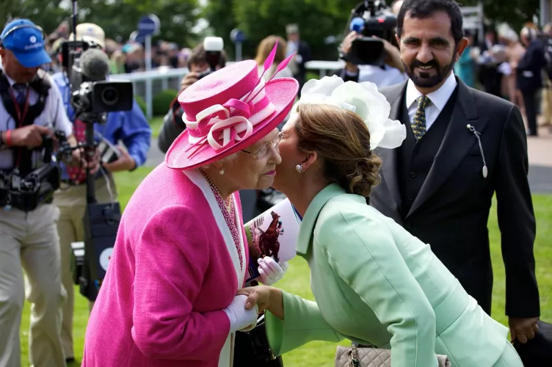Reina Isabel II, princesa Haya de Jordania y el emir de Dubái