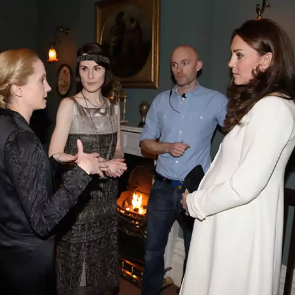 Joanne Froggatt (izquierda) incluso tuiteó sobre la visita de la duquesa.