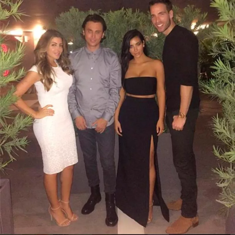 Kim Kardashian compartió en Instagram una fotografía en la que vemos a su hija jugando con la hija de una de sus mejores amigas.