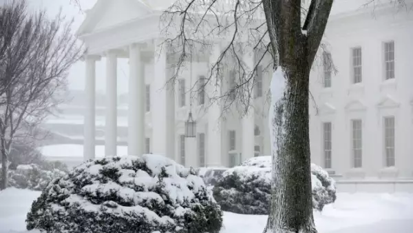 La residencia presidencial durante la tormenta invernal de este sábado