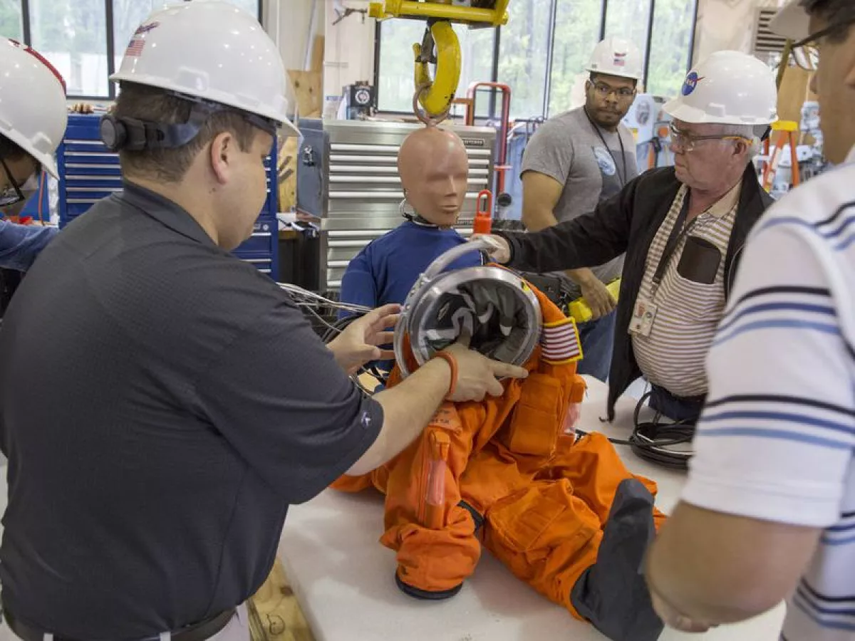 La NASA hace pruebas con maniquíes.