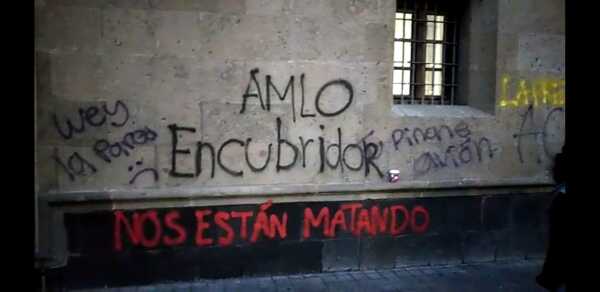 Mujeres Protestan En Palacio Contra Feminicidios Y Amlo Improvisa Un Decalogo