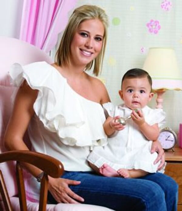 Denisse Buenrostro E Ivanna. Es su primer bebé. El papá es Héctor Caro.